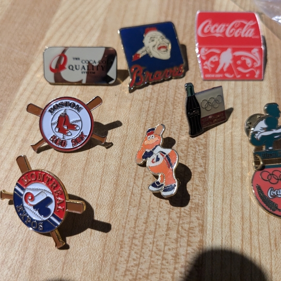 Coca cola Pin baseball pin - Picture 2 of 4